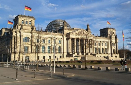 İklim aktivistleri Almanya'nın birçok şehrinde gösteri yaptı