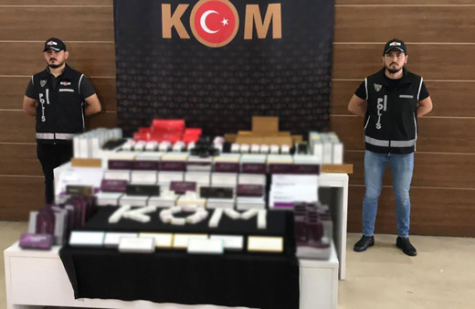 İstanbul'da kaçak botoks satıcıları yakayı ele verdi! Çok sayıda ilaç ele geçirildi, 2 kişi gözaltına alındı