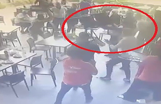 Dinlenme tesisinde garsona 'yemeğim gecikti' dayağı kameralarda!