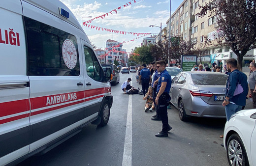 Tekirdağ'da karşıdan karşıya geçmeye çalışan kadına motosiklet çarptı!