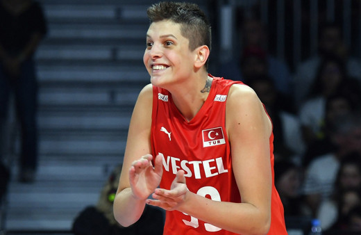 Ebrar Karakurt'tan 'lezbiyen' paylaşımı! "Ağlayarak duvarlarınıza yazabilirsiniz"