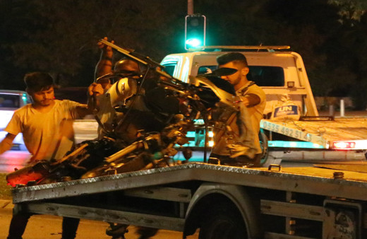 İzmir'de otomobil ile motosiklet çarpıştı! Kurye hayatını kaybetti