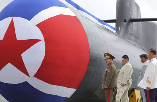 Kuzey Kore taktik nükleer saldırı denizaltısını denize indirdi