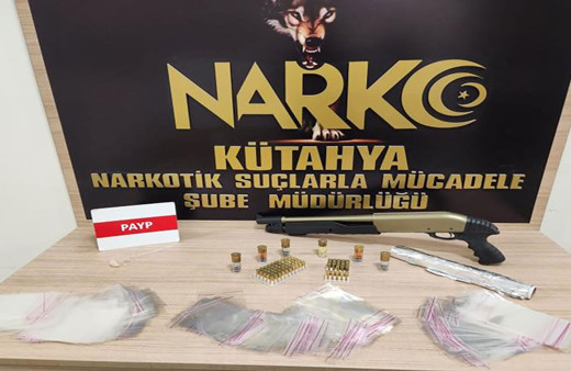 Kütahya'da polis ekiplerinden zehir tacirinin evine operasyon!
