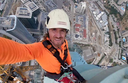 350 metre yüksekte çalışıyorlar! Merkez Bankası'nın kulesini dağcılar kuruyor!