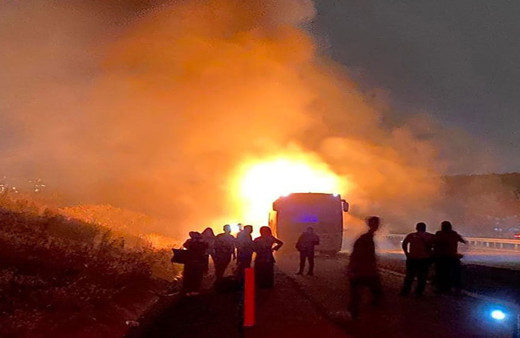 Yolcu dolu otobüs seyir halindeyken cayır cayır yandı!