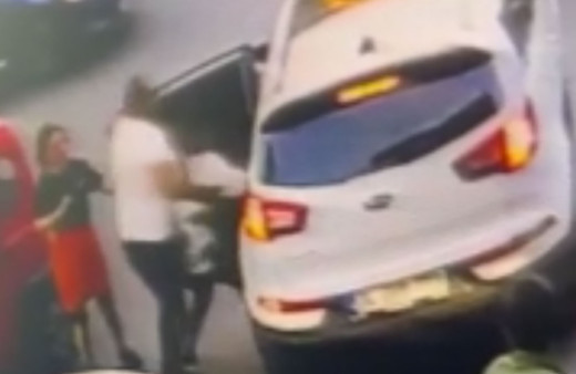 İstanbul'un göbeğinde güpegündüz sokak ortasından kadın kaçırdılar! O anlar kamerada!