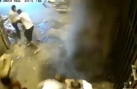 Fas'ta deprem anı kamerada! Ölümden saniyelerle böyle kurtuldular