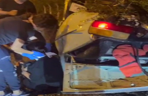 Mersin'de feci kaza! Kayan yolda başka araca çarpan otomobil takla attı