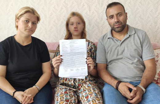 Kız çocuğununu önce taciz edip sonra kaldırım taşıyla saldırdılar! Yüzüne attıkları taşla dişlerini kırdılar