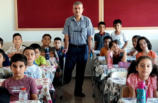 Deprem ondan çok şey aldı ama o öğrencilerini bırakmadı