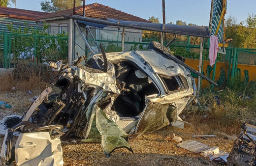 Tekirdağ'da otomobilin durağa çarptı! 1 kişi öldü, 1 kişi ağır yaralandı!
