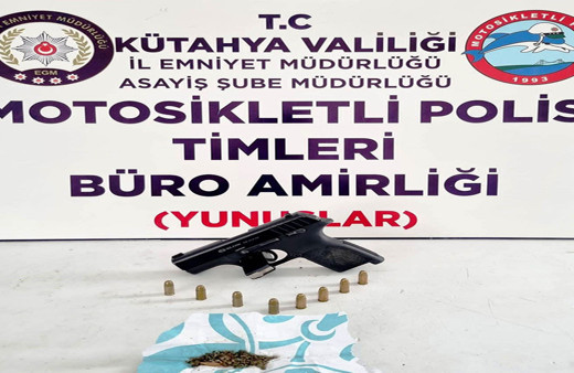 Kütahya'da polis ekipleri şüpheli araçta silah ve uyuşturucu madde ele geçirdi!