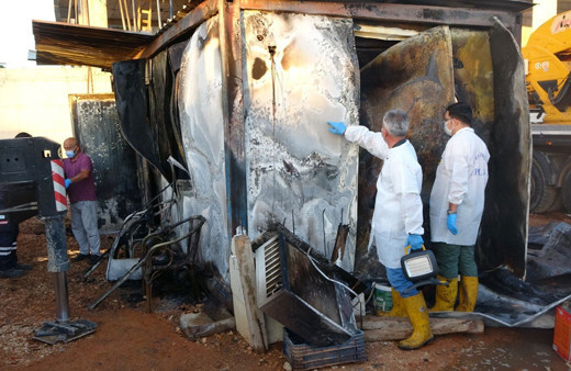 Antalya'da feci yangın! Konteynerdaki vinç operatörü yanarak can verdi