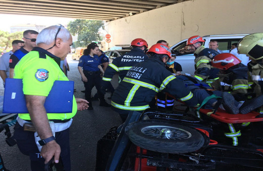 Kocaeli'de feci kaza! Seyir halindeki elektrikli motosiklet devrildi, yaşlı çift ölümden döndü