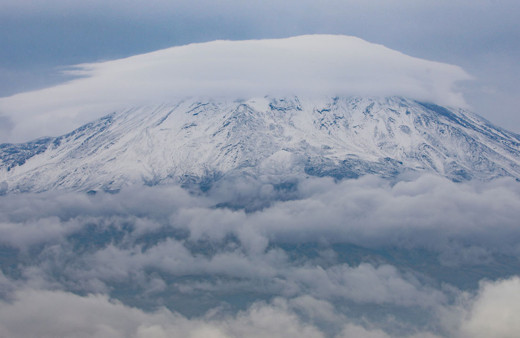 Türkiye'nin çatısı Ağrı Dağı'na kar yağdı!