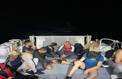 Muğla'da lastik botla geri itilen 44 düzensiz göçmen kurtarıldı!