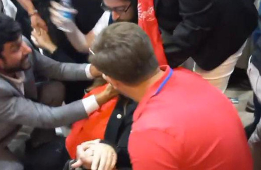 CHP ilçe kongresi karıştı CHP'li milletvekili Burcu Köksal bayıldı! Seni Afyon'dan kazıyacağım tehdidi