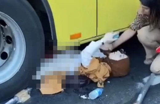 Fatih'te motosiklet İETT otobüsüne çarptı: Hamile kadın hayatını kaybetti