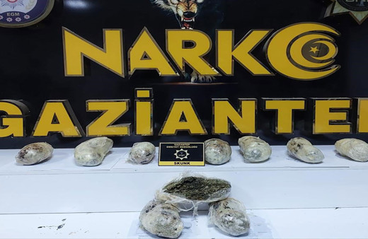 Gaziantep'te durudurulan araçta  3 kilo skunk ele geçirildi