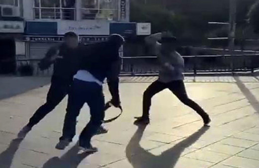 Uşak'ta yabancı uyruklular birbirine girdi! Bıçaklı kavgada 1'i ağır 2 kişi yaralandı