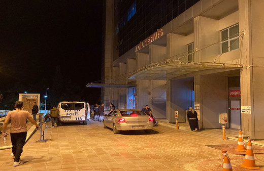 Burdur'da gençlerin bıçaklı kavgası kan akıttı! 17 yaşındaki yabancı uyruklu göğsünden bıçaklandı