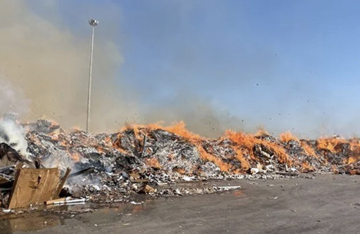 Şanlıurfa'da geri dönüşüm fabrikasında yangın