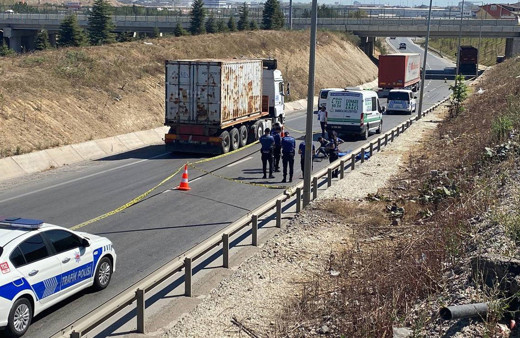 Kocaeli'de acı kaza! Hafriyat kamyonuyla çarpışan motosiklet sürücüsü can verdi