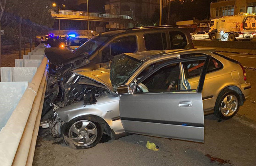 Hafif ticari araçla çarpışan otomobil 19 yaşındaki genci canından etti!