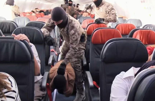 Özel harekat polislerinden, uçakta tatbikat!