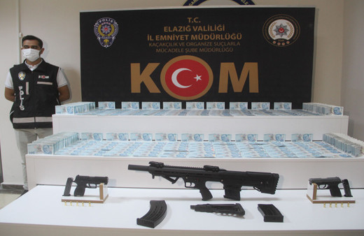 Elazığ'da sahte para ve silah tiacreti yapan şahıslara operasyon!