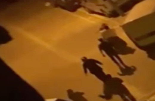 Esenyurt'ta kız kardeşler sokak ortasında saç baş birbirine girdi!