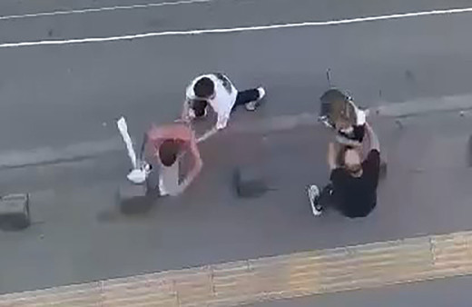 Pendik'te anne-oğulun küfürler yağan kavgası kameralara yakalandı!