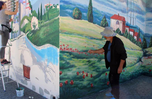 Kayseri'de ressam baba ve kızı duvarları tabloya dönüştürüyor