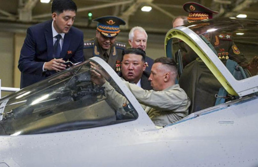 Kuzey Kore lideri Kim Rusya’da uçak fabrikalarını geziyor!