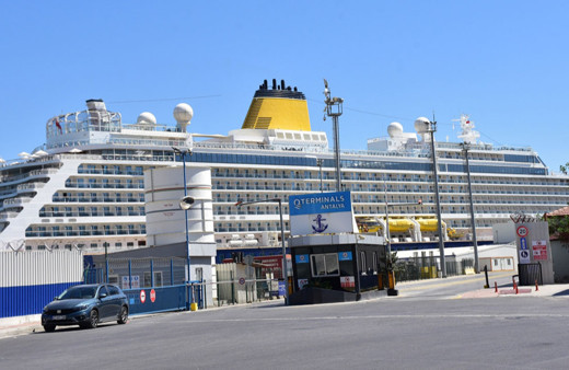 Antalya'ya 2 kruvaziyerle 1508 turist birden geldi!