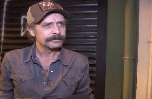 Ölümlerden dönüyor alkolden dönmüyor! Nejat İşler alkol yüzünden yine hastanelik oldu