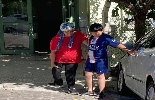 Vicdansız ev sahibi engelli kadını sokağa attı! Kadın şiddet gördüğü eski kocasının yanına taşınmak zorunda kaldı