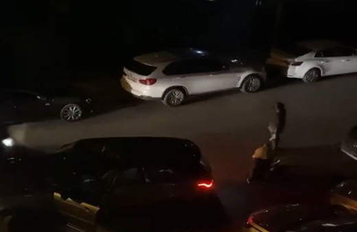 İstanbul'un göbeğinde kadını darp edip zorla araca bindirdiler! O anlar kameraya yansıdı