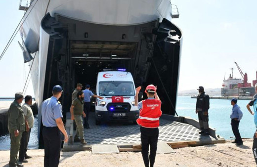 TCG Sancaktar ve Bayraktar'ın Libya'ya ulaştırdığı yardım malzemeleri yetkililere teslim edildi