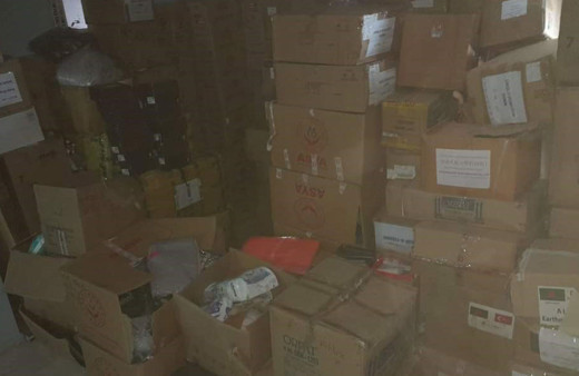 Hatay'da deprem yardımlarını stokladılar! Ekipler baskın düzenledi, 4 kişi aranıyor