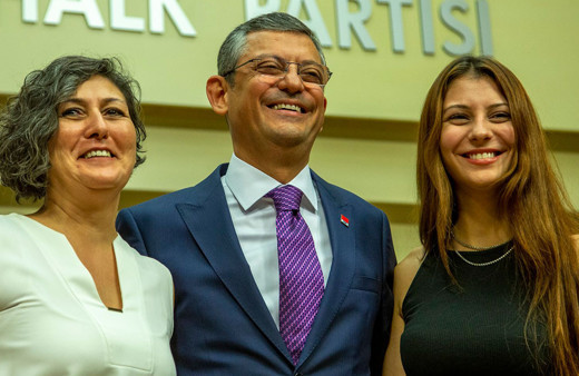 Özgür Özel, 3 milyon takipçili hesabından Kurultayda alması gereken oy kadar bile RT alamadı