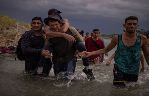 ABD sınırında göçmenlerin can pazarını Reuters gözler önüne serdi!