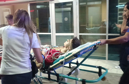 Kocaeli'nde gençlerin bıçaklı kavgası kan döktü!