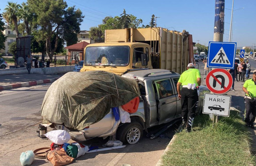 Çöp kamyonu ve kamyonet kavşakta çarpıştı: 4 ölü, 2 yaralı