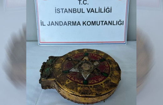 2 milyon dolara altın yazma Tevrat'ı satacaklardı!