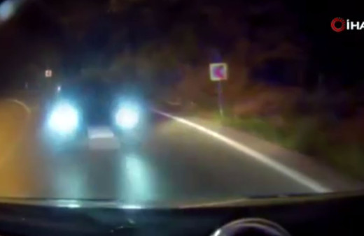 Ambulans ile otomobil kafa kafaya çarpıştı!