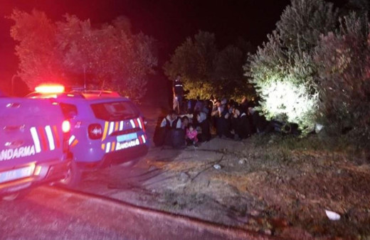 Çanakkale Ayvacık’ta 37 kaçak göçmen ve 2 organizatör yakalandı!