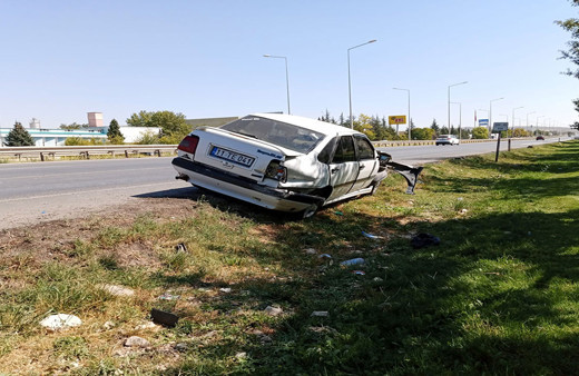 Eskişehir'de kontrolden çıkan otomobil bariyerlere çarptı!