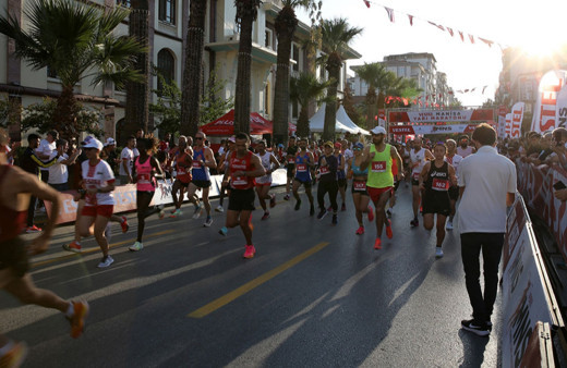 2. Uluslararası Vestel Manisa Yarı Maratonu koşuldu